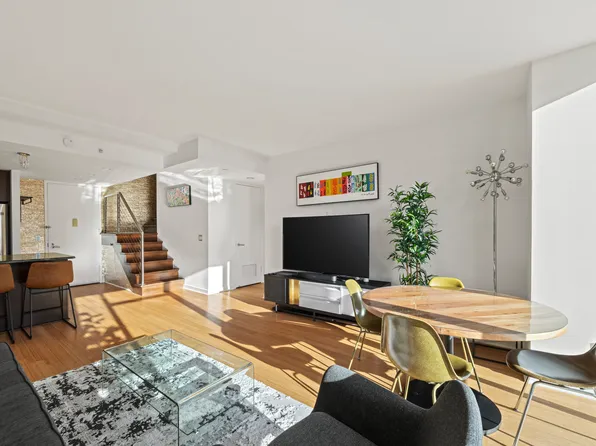 350 West 53rd Street image 8 of 33