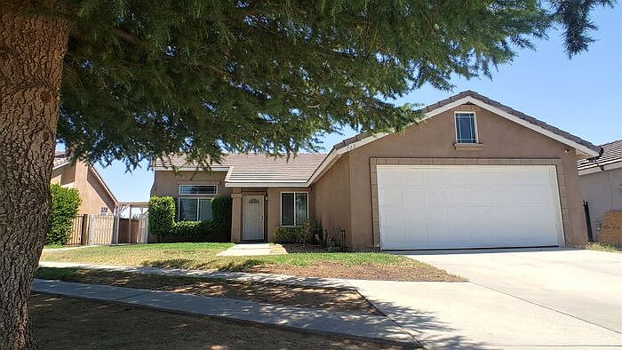 1st image of 722 E Avenue J