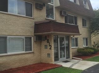 8812 Briar Ct APT 2B, Des Plaines, IL 60016