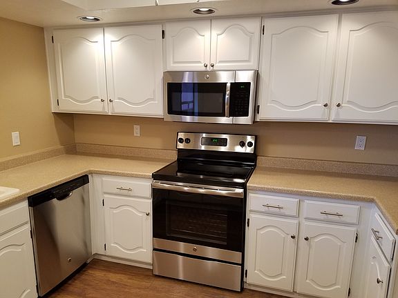 3rd image of 12222 N Paradise Village Pkwy S APT 406