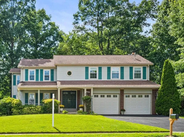 13300 Tuckaway Dr, Fairfax, VA 22033