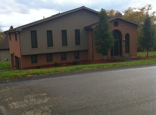101 Huron Dr, Carnegie, PA