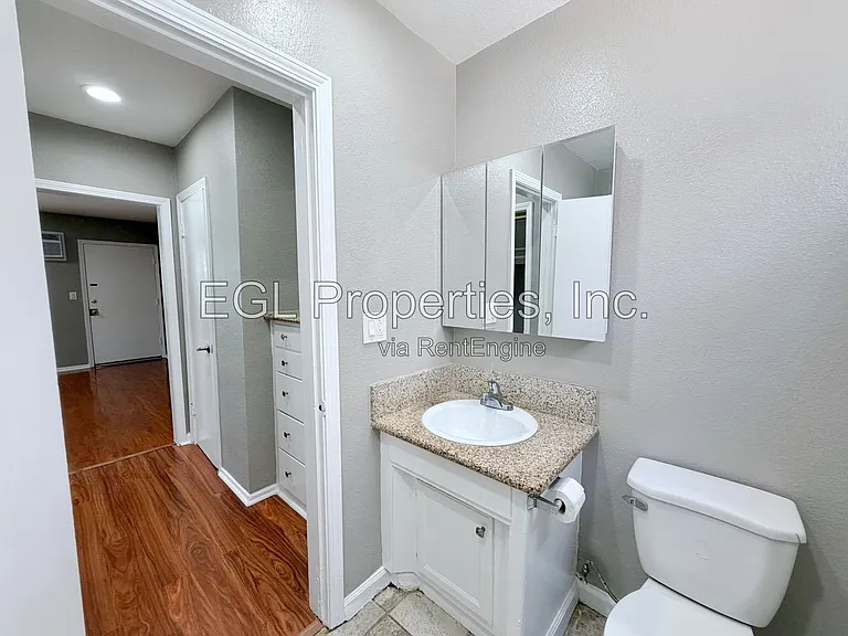 5916-5922 Carlton Way/1555 N. Bronson — Photo 12