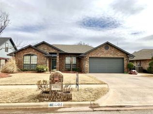1504 SE Pinewood Dr, Lawton, OK 73501