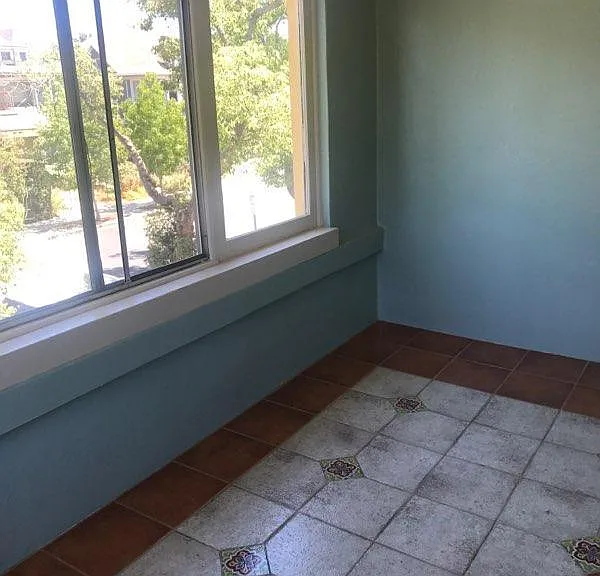 2703 Kenwood Ave — Photo 8
