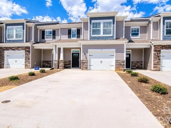50 Creekview Rd, Hendersonville, NC 28792