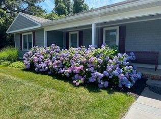 25 Oxford Dr, Cotuit, MA 02635