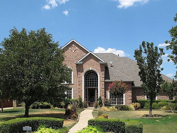 3rd image of 306 Lakeside Ct