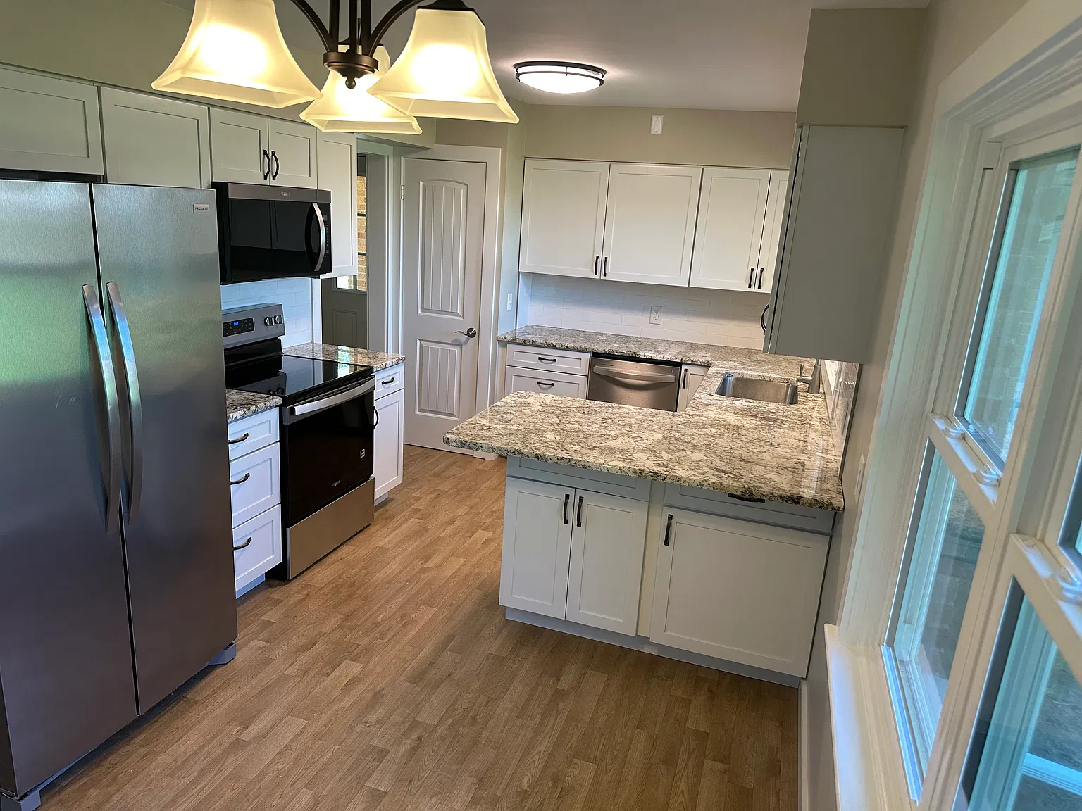 3 bed, 1300 sqft, $2,200 — Photo 4