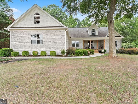 3rd image of 860 Lakeview Dr