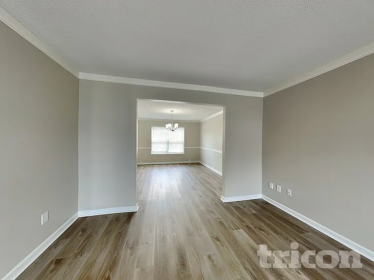 135 Belmont Ter — Photo 2