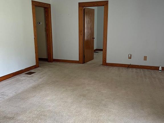 3rd image of 810 Sunset Dr