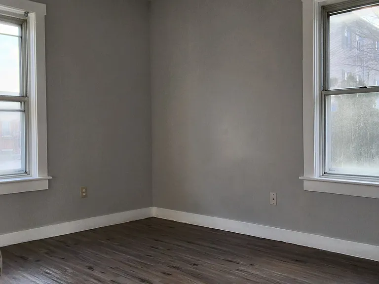 212-218 Lowell St #1E — Photo 5