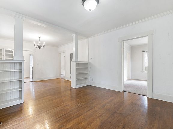 4th image of 228 S Mentor Ave