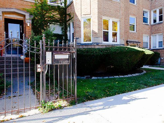 2nd image of 4938 N Rockwell St