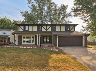 2 Charles Ct, Buffalo Grove, IL 60089