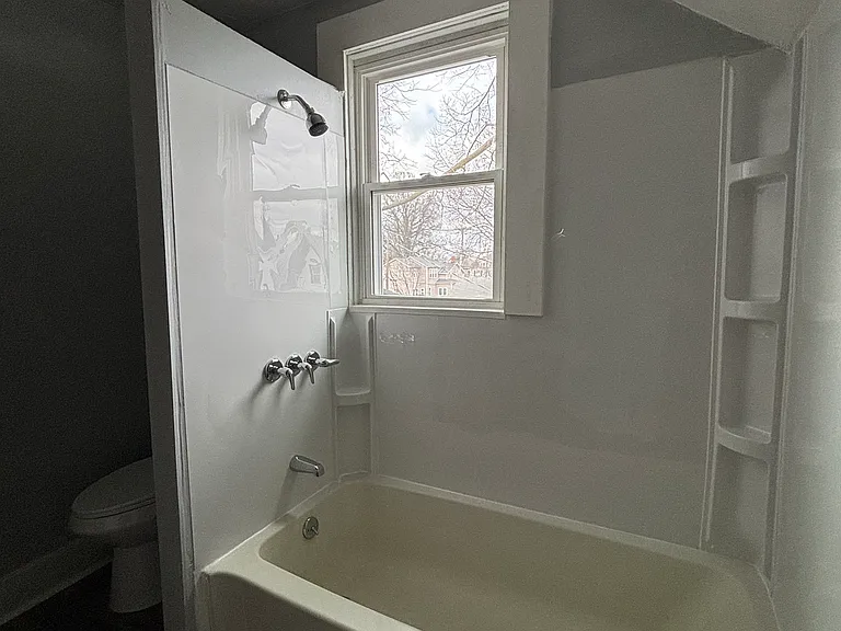 508 W High St — Photo 5