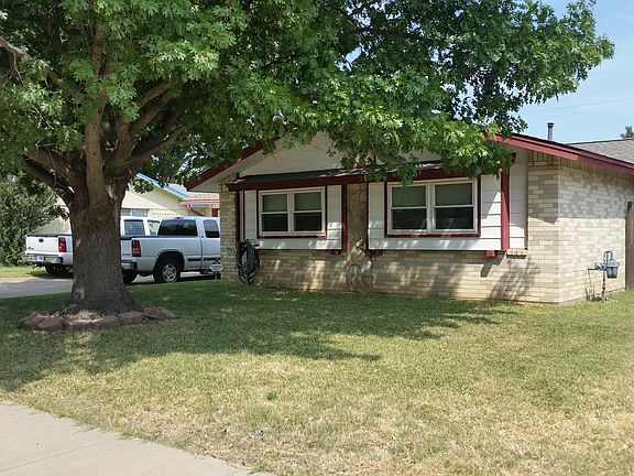 2nd image of 2215 Marilyn Ln