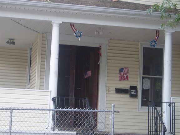 2nd image of 717-719 E 25th St