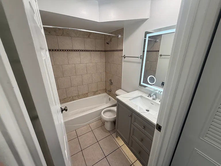 1442 Carriage Ln #2 — Photo 3