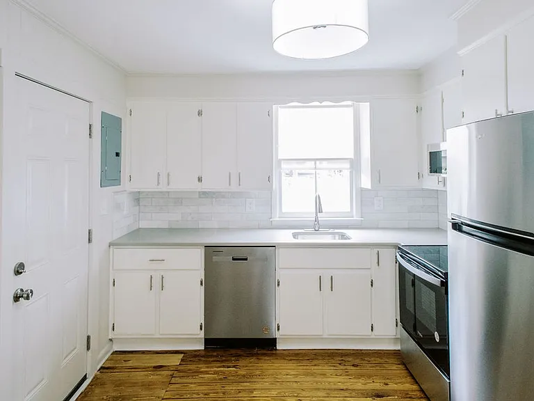 2426 Lincoln St — Photo 5