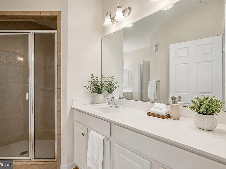 5722 Callcott Way #B — Photo 32