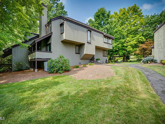 2nd image of 9 Crown Cir