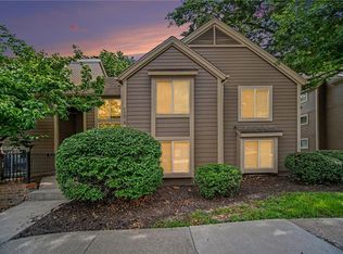 11216 Nieman Rd APT 101, Overland Park, KS 66210
