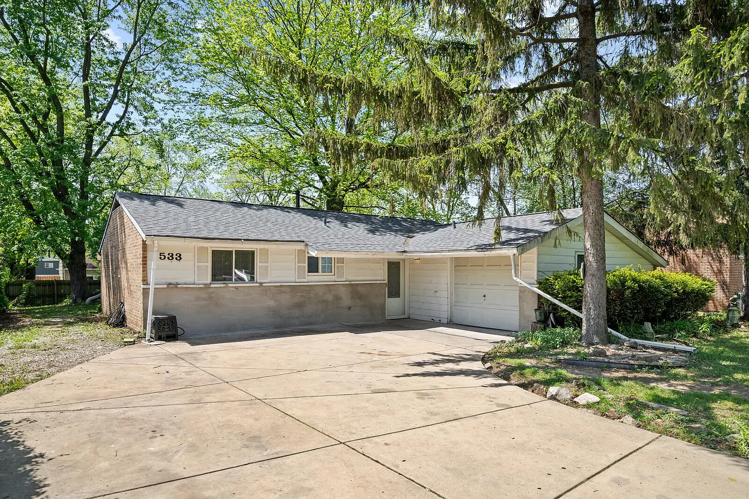533 White Oak Rd photo 1