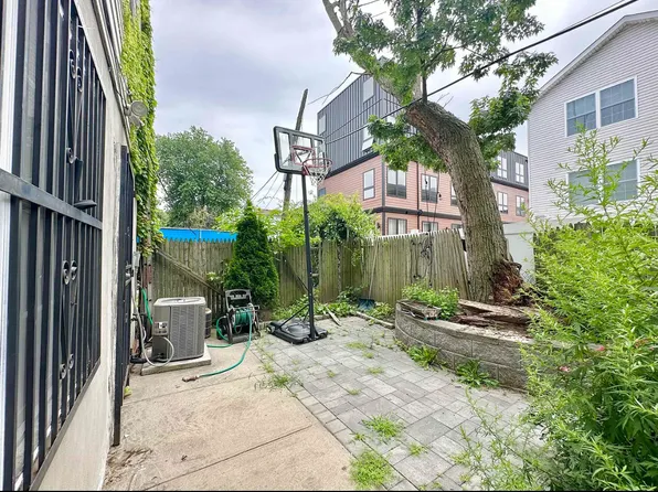 47 Jewett Avenue image 23 of 25