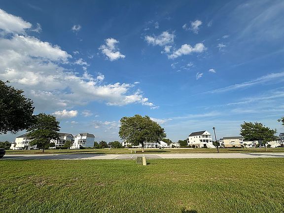 Front facing view from lot