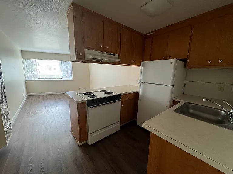 2826 Telegraph Ave — Photo 9