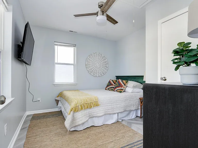 102 N Baltimore Ave #B — Photo 8