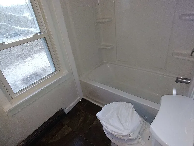 1086 Kings Hwy #4 — Photo 5