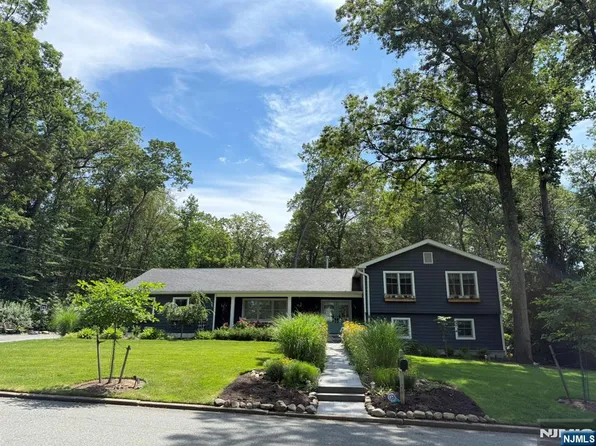 48 Kenwood Dr, Woodcliff Lake, NJ 07677