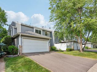 2001 Gresham Ave N, Oakdale, MN 55128