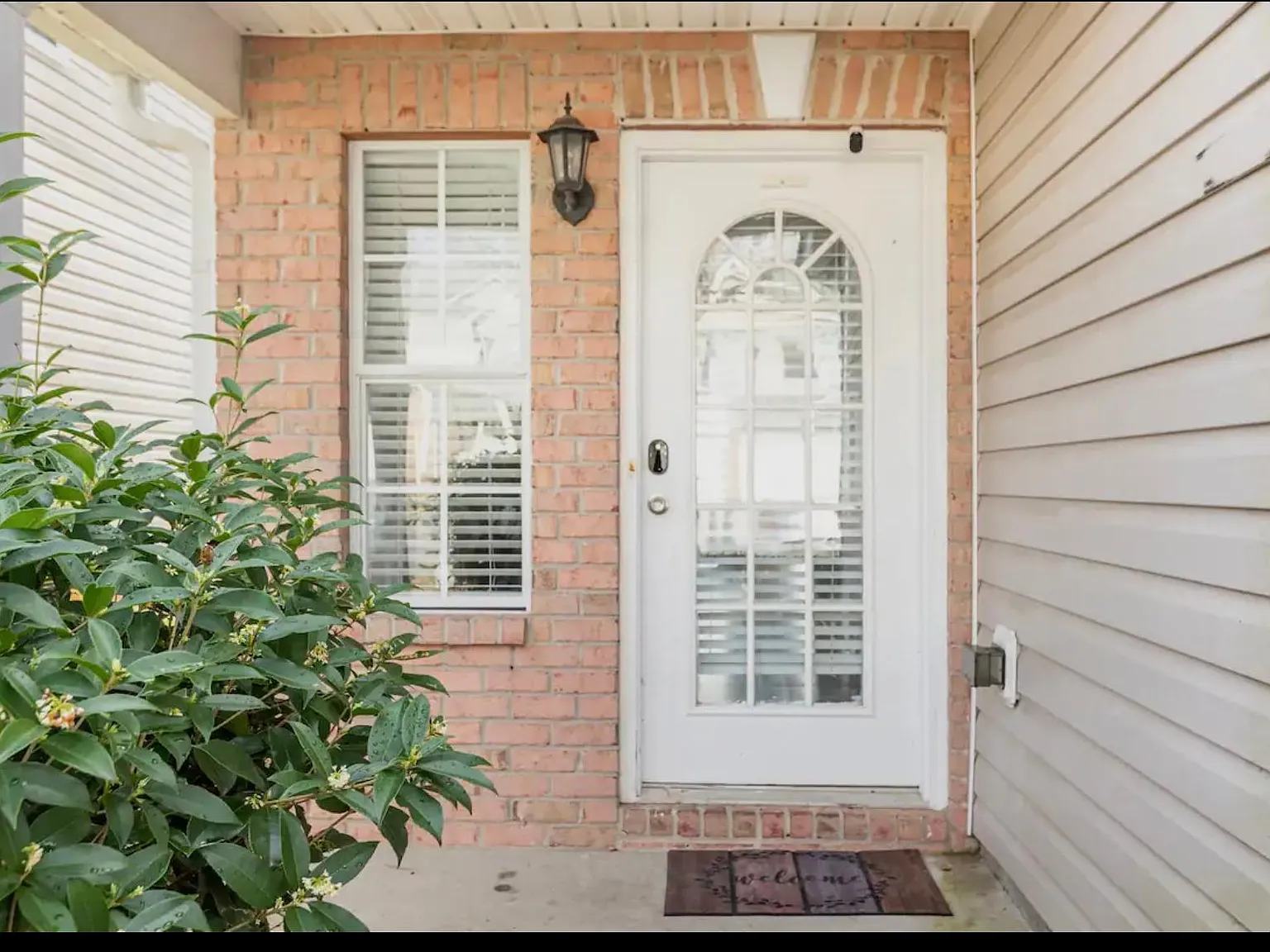 1934 Eshelman Ct — Photo 2