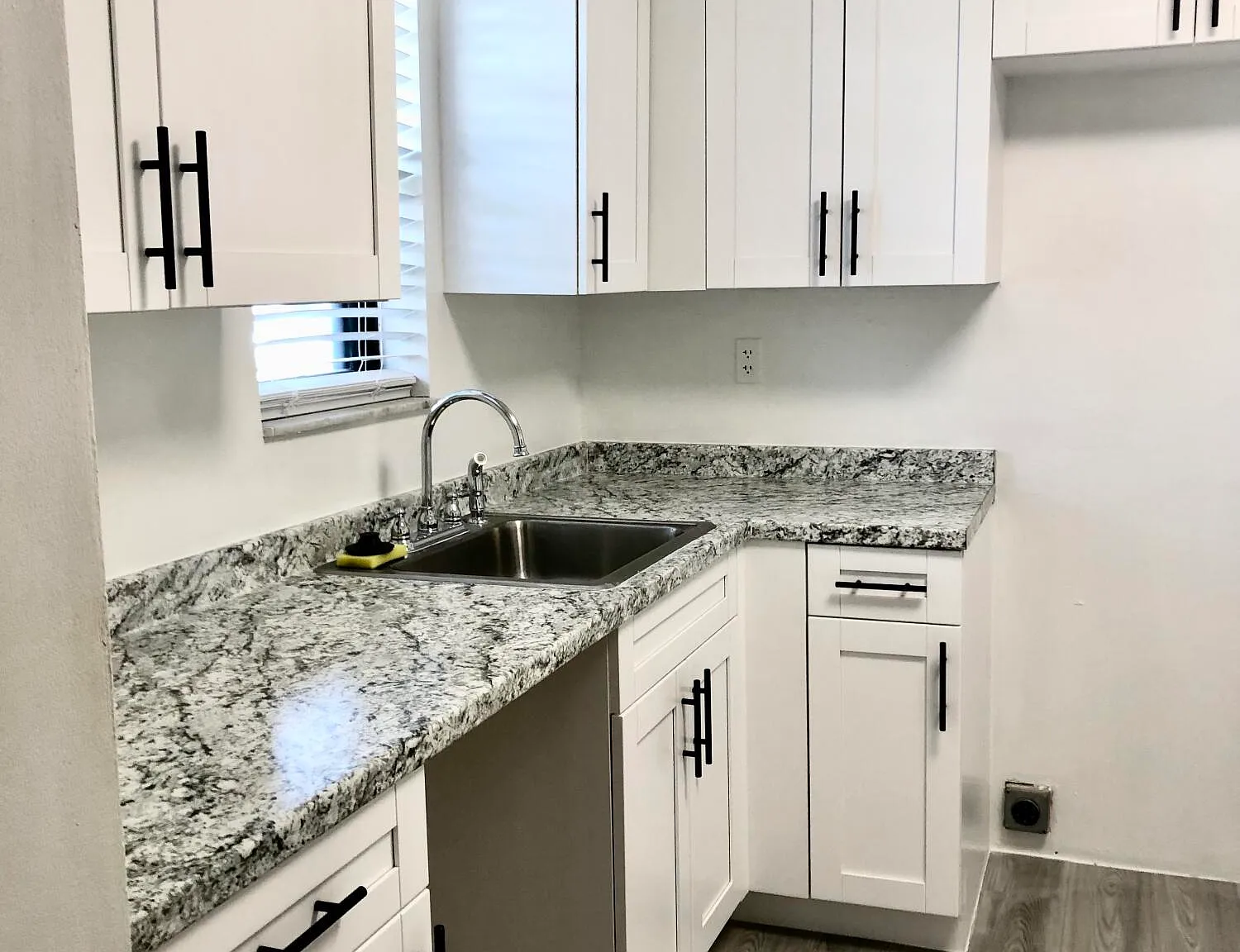 2 bed, 2.0 bath, 979 sqft, $2,000 — Photo 4