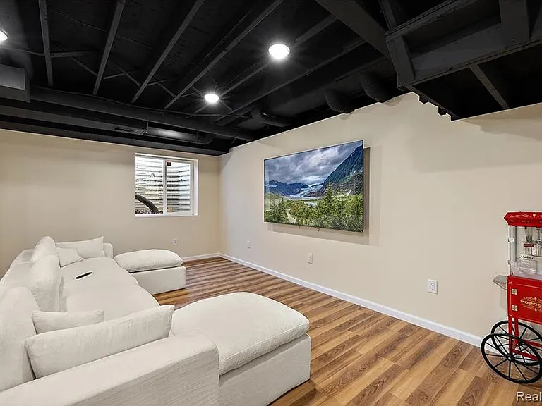 1109 Bennaville Ave — Photo 36