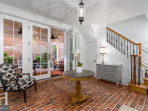 3rd image of 102 Prince St