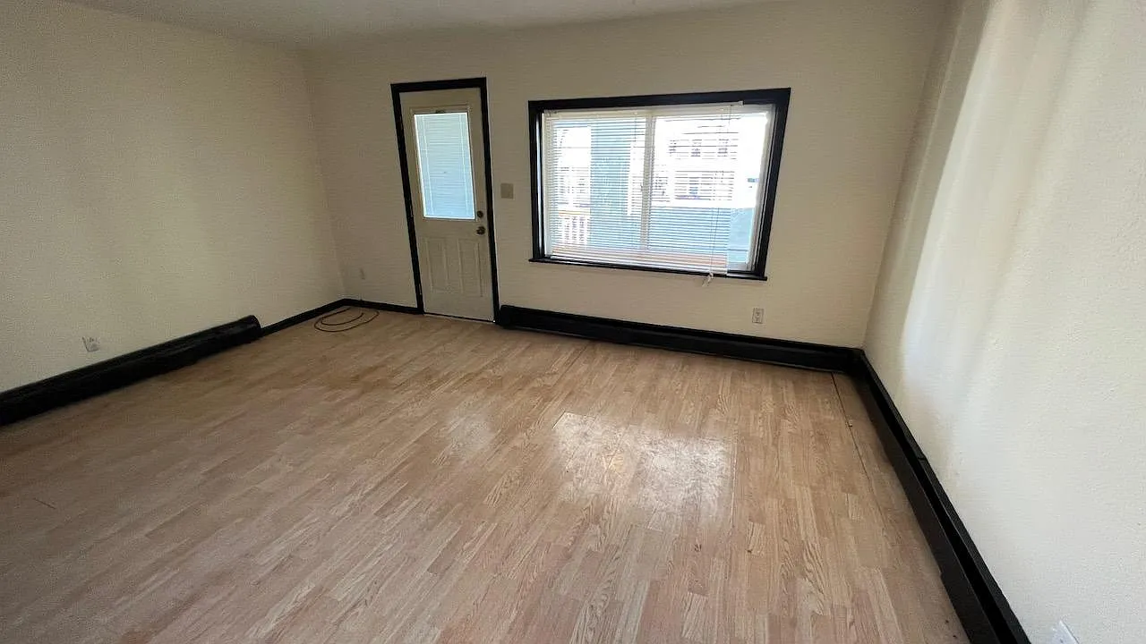 2 bed, 800 sqft, $900 — Photo 2