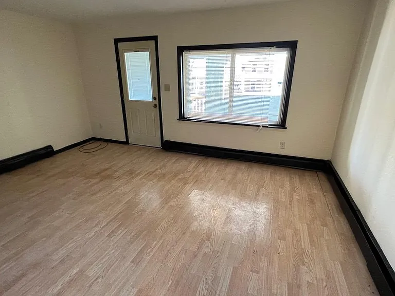 2139 White St — Photo 2