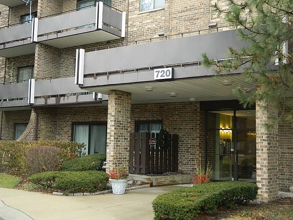 2nd image of 720 Wellington Ave Unit 411