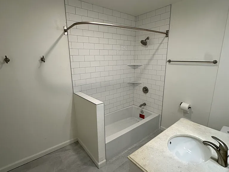 8060 Altavan Ave — Photo 6