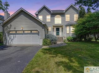 12 Labrador Dr S, Kendall Park, NJ
