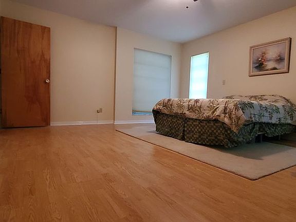 Master has walk in closet