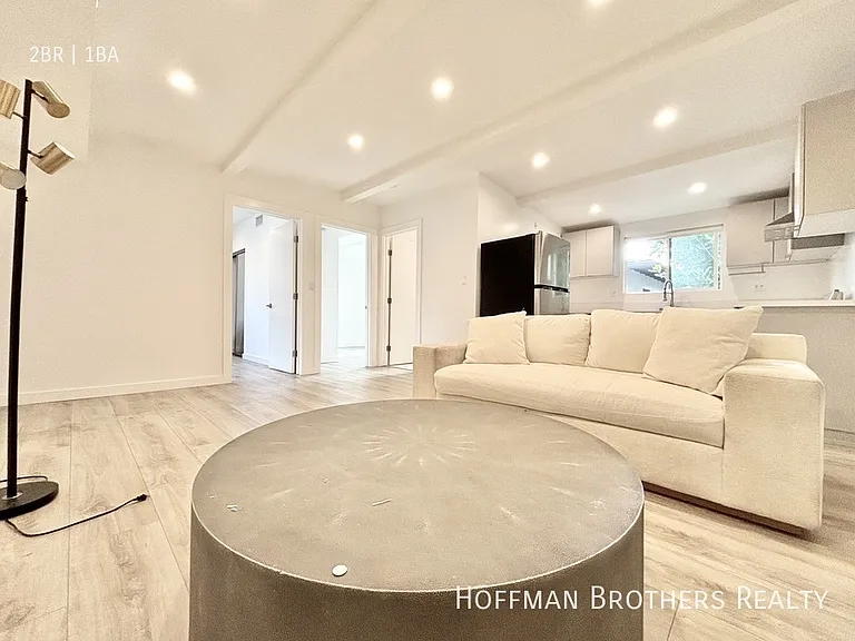 1570 Yosemite Dr #6 — Photo 4