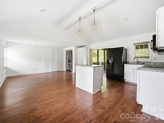 3rd image of 219 Breezewood Dr