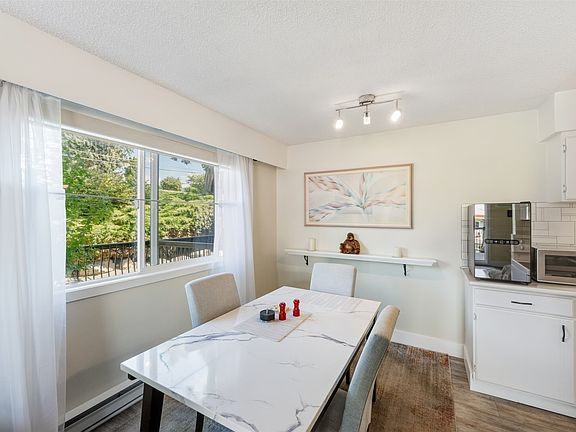 4th image of 22 Abbott St #106
