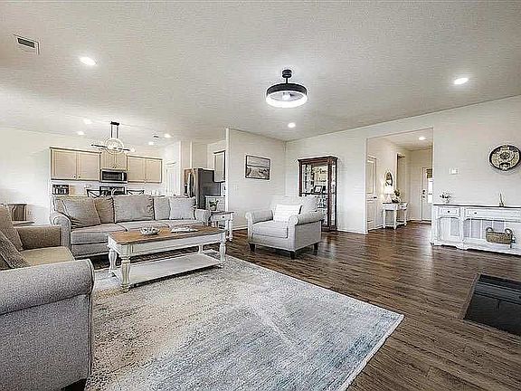 3rd image of 55 Redford Ln